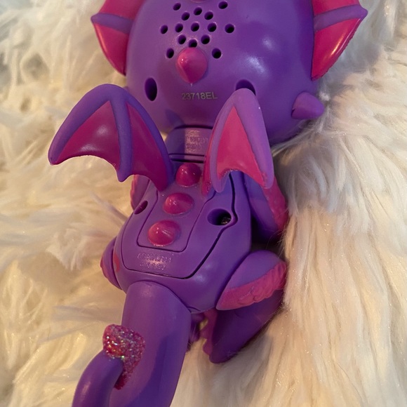 Fingerlings Kaylin Glitter Dragon Purple with Pink - Picture 6 of 9